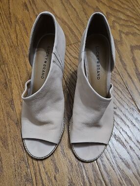 Lucky Brand Tan Leather Dorsey Peep Toe Wedges 9
